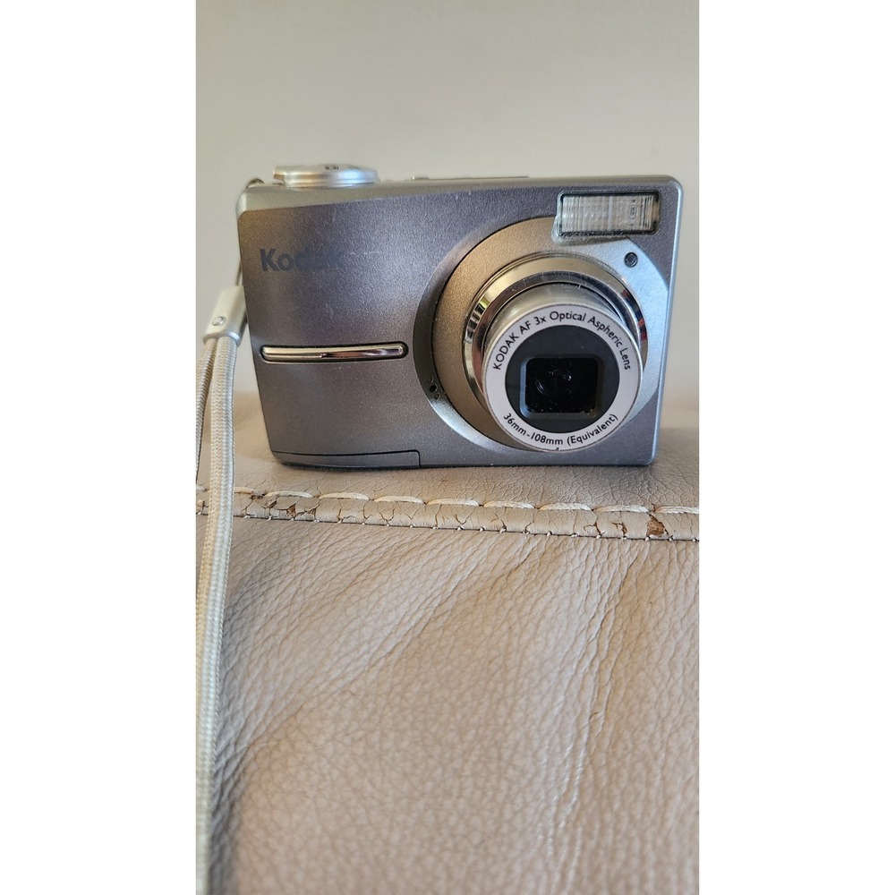 Kodak EasyShare C813 8.2MP Silver Digital Camera with 3X Optical Zoom Working